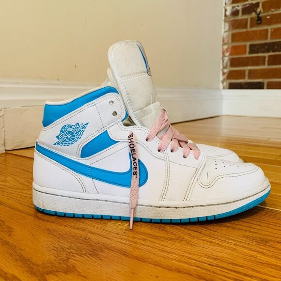 Nike Air Jordan 1 MID UNC Powder Blue White BQ6472-114 Womens Size 9.5 - Picture 1 of 12